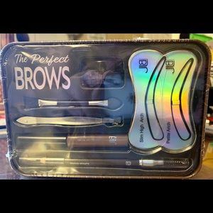 NWT. Perfect Brow Shaper.  In sealed packaging.